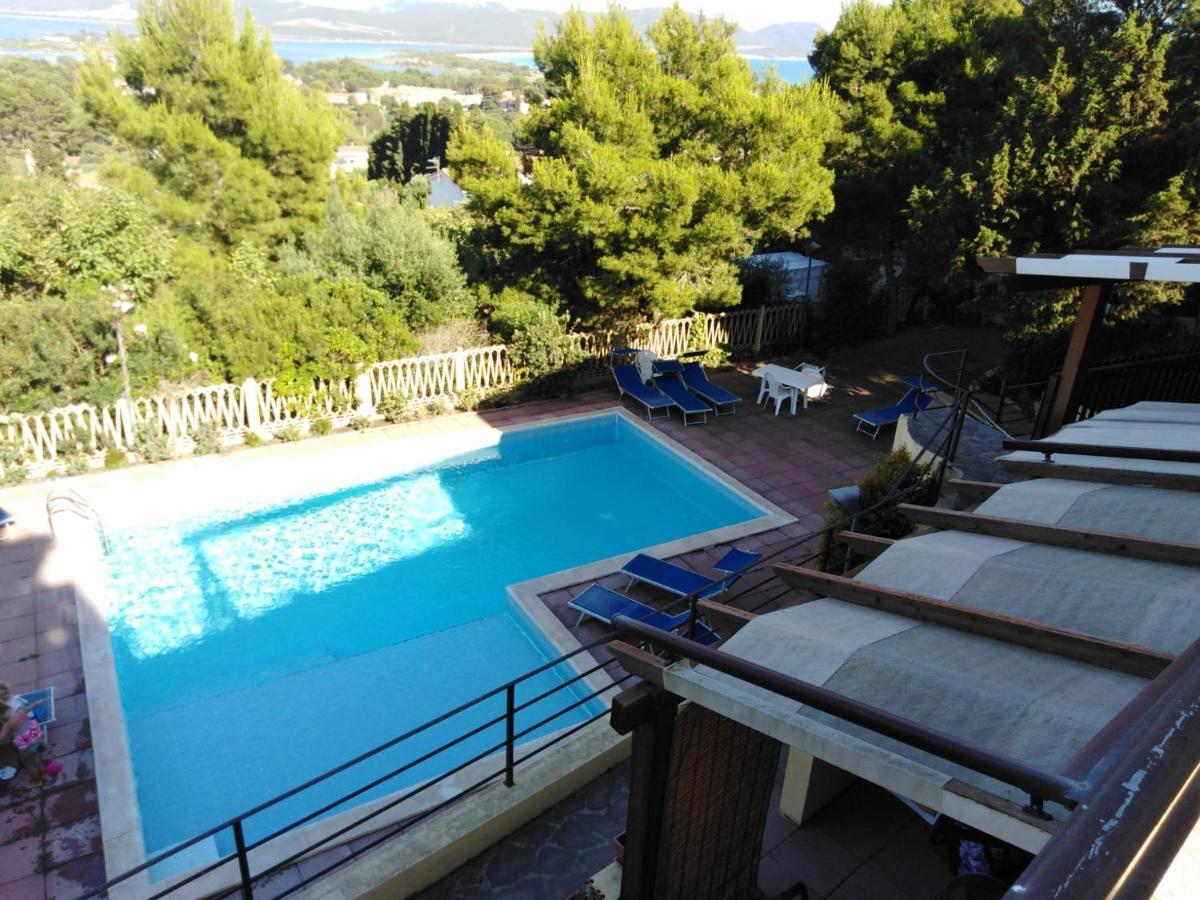 Villa Panoramica Immersa Nel Verde Порто-Пино Экстерьер фото